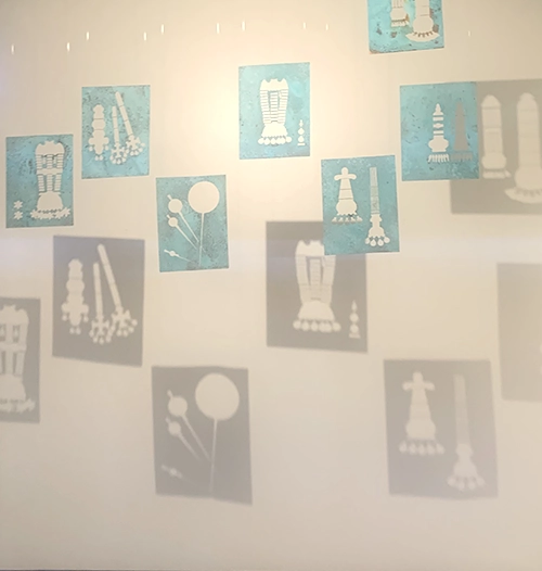 sobras proyectadas en una pared